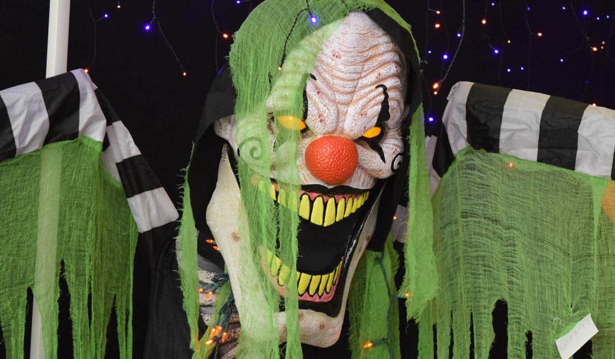scary Halloween clown costume